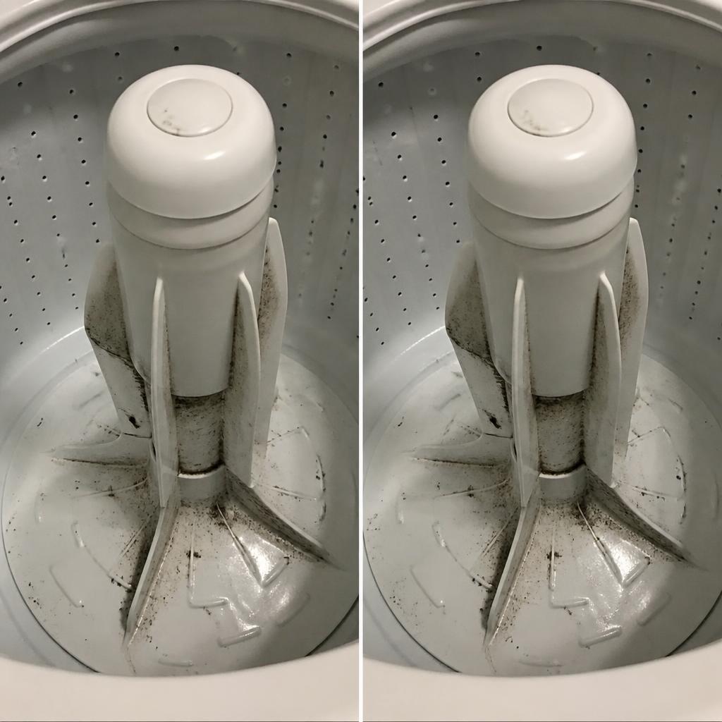 Comparativo lado a lado do agitador da máquina antes e depois do ciclo com a pastilha, mostrando que a sujeira permaneceu praticamente idêntica