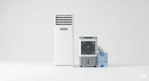 Foto de estúdio com climatizador portátil ao lado de um ar-condicionado split moderno, sobre fundo branco.